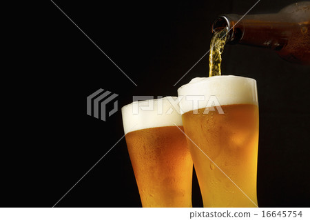 Pour a beer 16645754