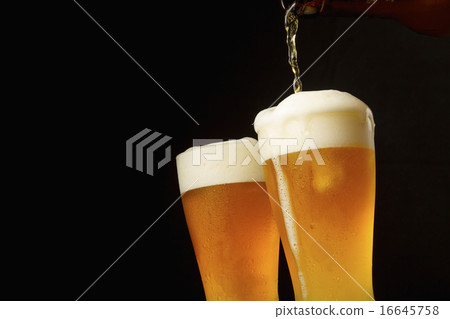 Pour a beer 16645758