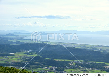 Lake Eastern plains and bird's eye view overlooking from Ibukiyama in summer Lake Eastern plains and bird's eye view overlooking from Ibukiyama in summer 16646013