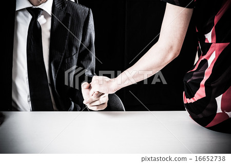 Men and women holding hands with business scenes Men and women holding hands with business scenes 16652738