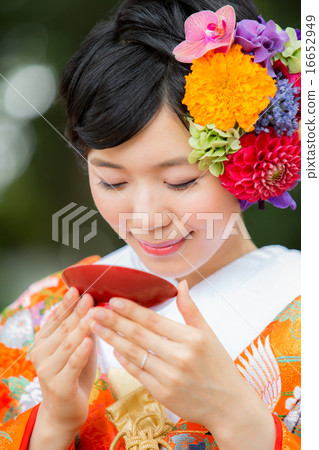 新娘 婚禮用清酒 多彩婚禮和服 16652949