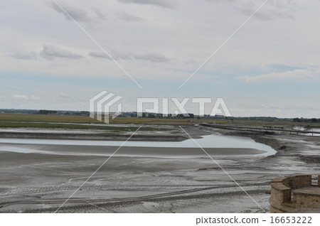 Low tide of Mont Saint Michel 16653222