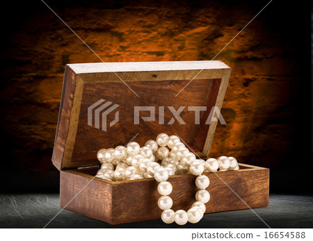 Wooden chest with white pearl necklace Wooden chest with white pearl necklace 16654588