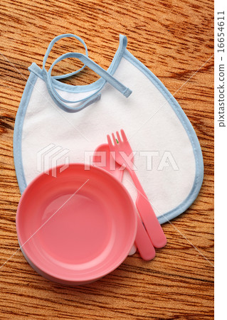 Bibs, bowl and spoon for baby Bibs, bowl and spoon for baby 16654611