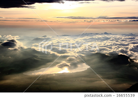 從富士登山道看到的山中湖（從吉田線登山道八合目附近出發） 16655539