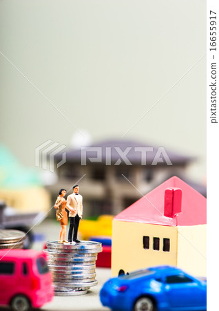 被許多事物包圍的家庭 16655917