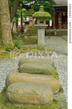 金澤步行;小山神社的金穀神社壽司石頭。 金澤步行;小山神社的金穀神社壽司石頭。 16660883