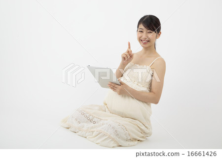 Pregnant woman 16661426