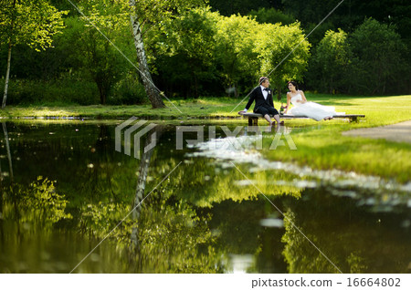 Bride and groom drinking champagne Bride and groom drinking champagne 16664802