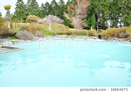 Outdoor bath image 16664873