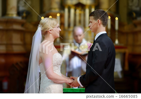 Bride and groom at the church Bride and groom at the church 16665085