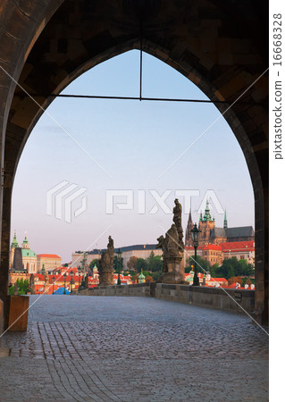 Charles bridge at sunset, Prague 16668328