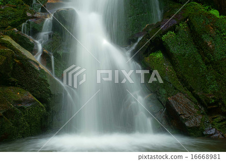 Yugita Waterfall 2 16668981