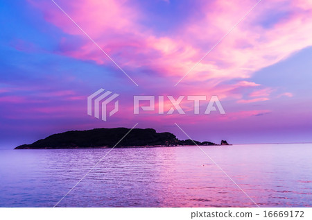 Sunset view on Sveti Nikola island 16669172