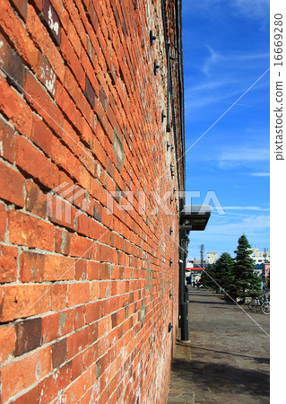 Hakodate Kanamori Red brick warehouse group <early summer · blue sky> 16669280