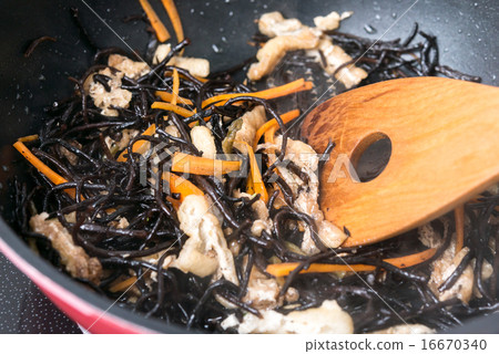 Stir-fry the hijiki Stir-fry the hijiki 16670340