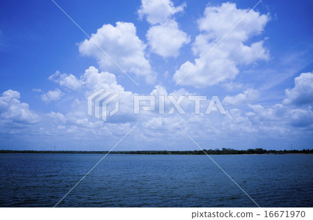 Sea of the tropics Sea of the tropics 16671970