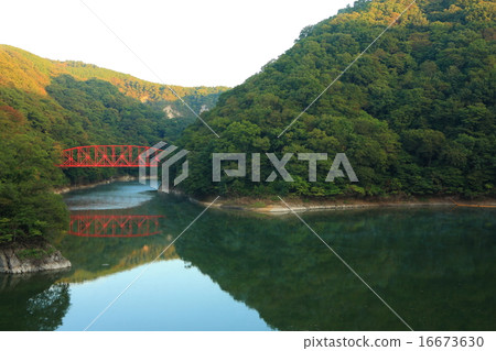 Shinkin河(皇家大壩)Shinku橋樑 Shinkin河(皇家大壩)Shinku橋樑 16673630