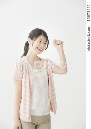 做膽量姿勢的女人 做膽量姿勢的女人 16675432