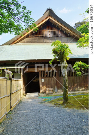 Shizuoka prefecture tourist spot sightseeing guidance · Yuyama Egawa House inner courtyard and main building yard roof and gable · vertical position 16676054
