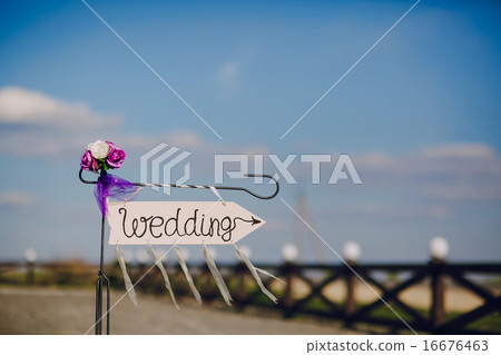 arrow labeled wedding 16676463