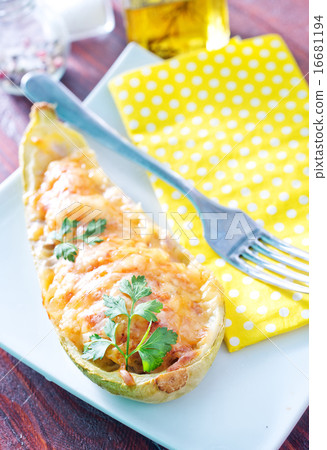baked marrow with cheese 16681194