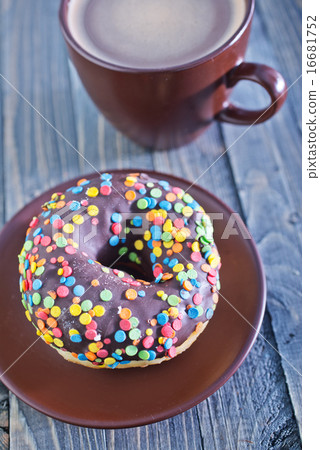 chocolate donuts 16681752