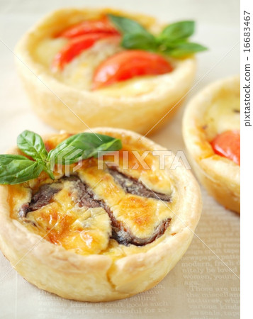 Combination of anchovies and tomatoes (vertical position) 16683467