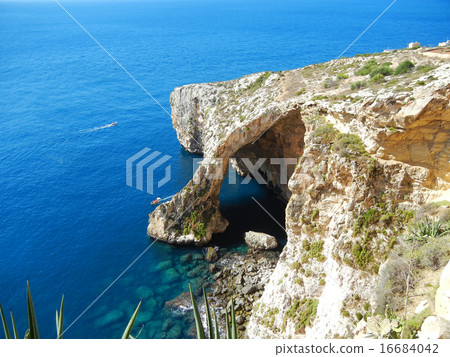 Marta Blue Grotto 16684042