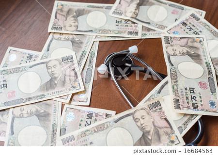 聽診器和10000日元的鈔票 聽診器和10000日元的鈔票 16684563