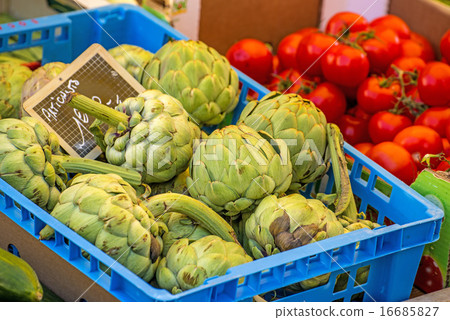 artichoke  at a farmer market in France 16685827