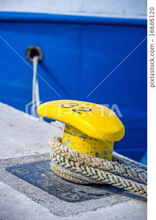 Mooring line of a trawler Mooring line of a trawler 16686120