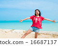 一位在沖繩海灘與情人一起旅行的年輕女士（2） 16687137