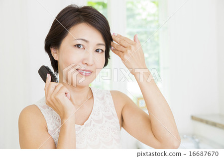 Beauty Image Middle Female Combing Hair 16687670