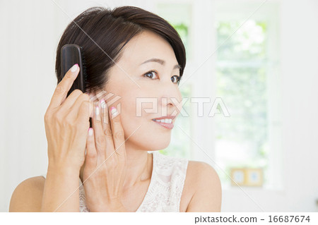 美女形像中期女性梳理頭髮 16687674