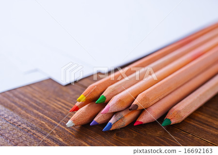 paper and color pencils 16692163