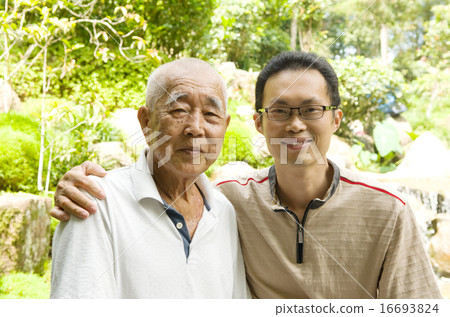 Asian family 16693824