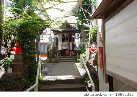 Sugamo trigger pond 16695336