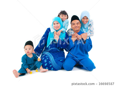 Portrait of a cheerful muslim family 16698587