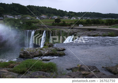Photograph of Hatarajiri waterfall 16702750