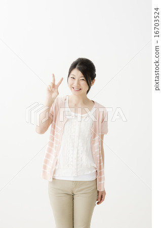 A woman to piece 16703524