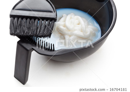 Bowl with peroxide and brush 16704181