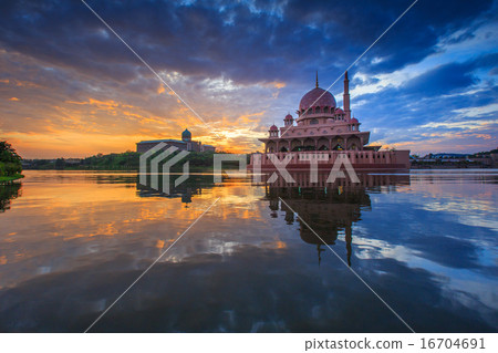 Sunrise at Putra Mosque,Putrajaya Malays Sunrise at Putra Mosque,Putrajaya Malays 16704691