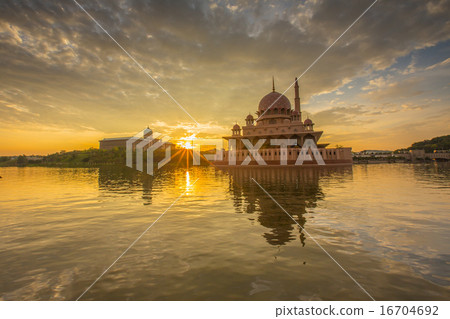 Sunrise at Putra Mosque,Putrajaya Malays Sunrise at Putra Mosque,Putrajaya Malays 16704692