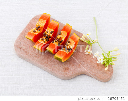 Fresh papaya and papaya slice . 16705451