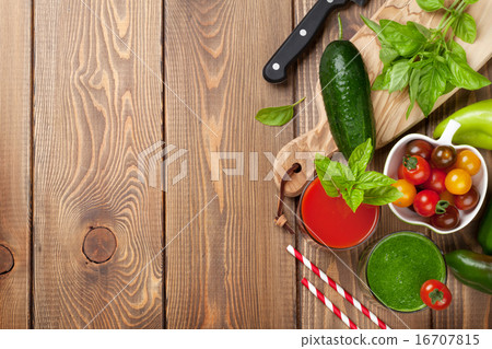 Fresh vegetable smoothie 16707815