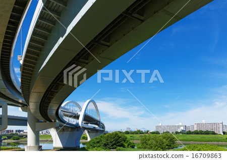 Five-color cherry tree bridge and Mt. Fuji where the blue sky spreads Five-color cherry tree bridge and Mt. Fuji where the blue sky spreads 16709863