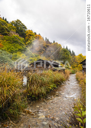Temple stand in a colored leaf Standing papilla Onsen Town Crane no yu Temple stand in a colored leaf Standing papilla Onsen Town Crane no yu 16710611