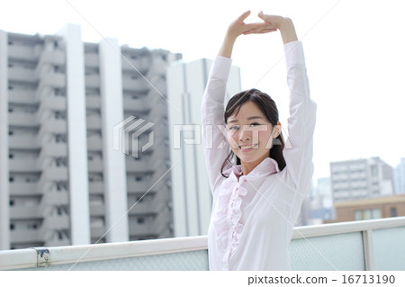 young woman      16713190