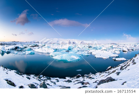 Icebergs floating in Jokulsarlon glacier lake at s 16713554
